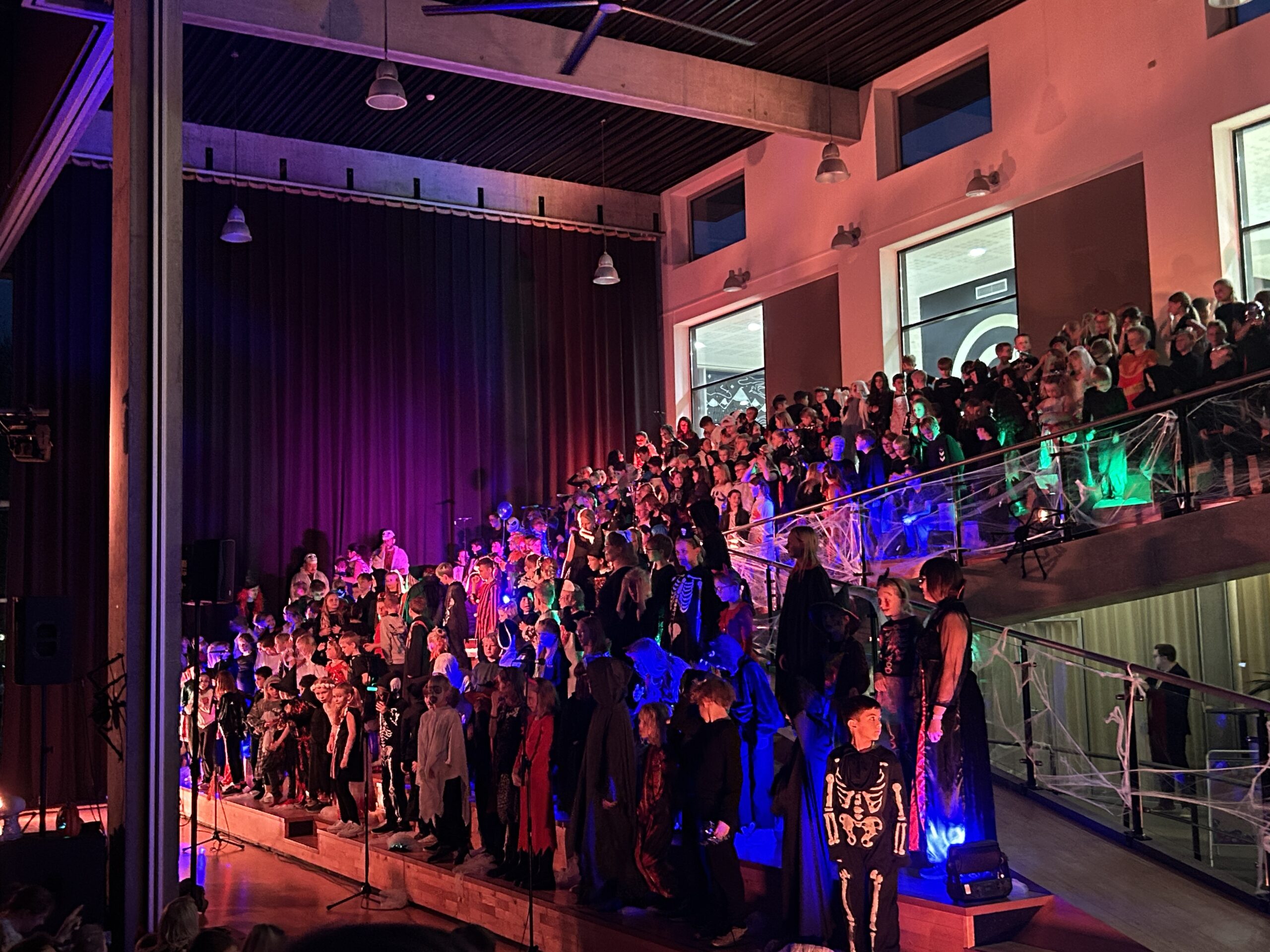 Halloweenkor i Sløjfen